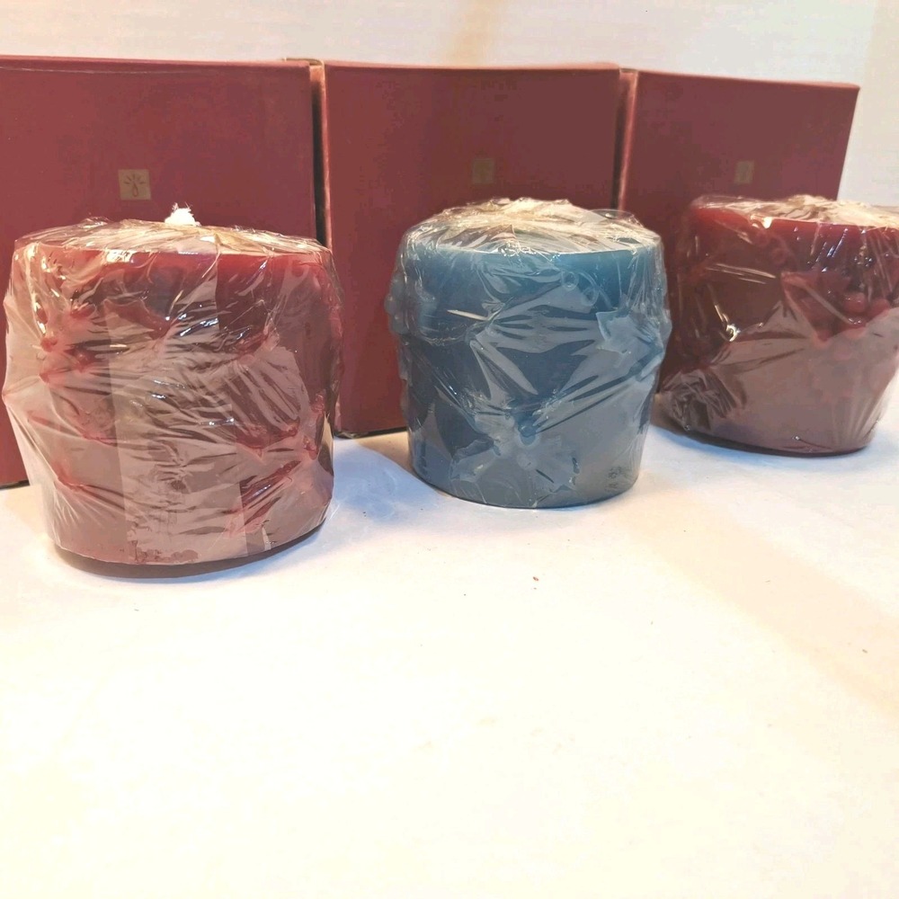 Avon Holly Berry Scented Round Pillar Candles Red & Blue Wax Set of 3 NOS-SEALED